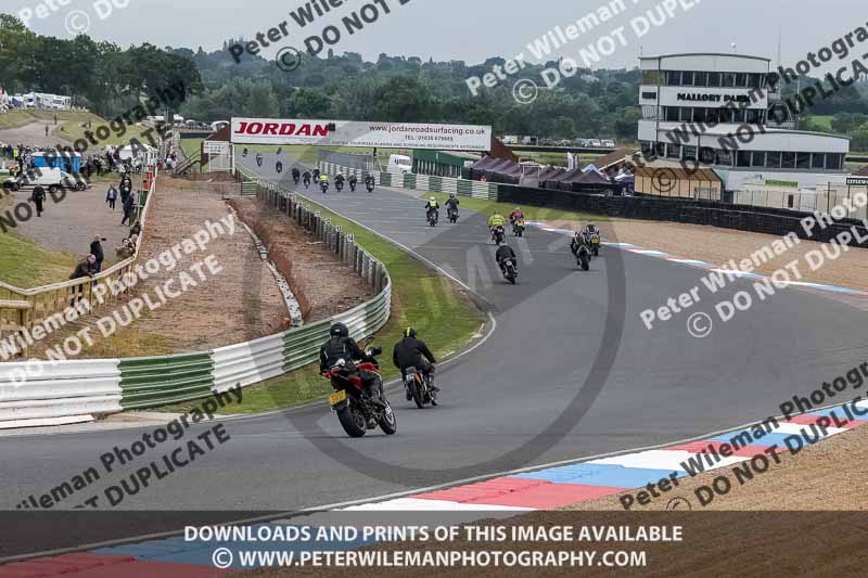 Vintage motorcycle club;eventdigitalimages;mallory park;mallory park trackday photographs;no limits trackdays;peter wileman photography;trackday digital images;trackday photos;vmcc festival 1000 bikes photographs